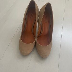 Shultz heels in beige suede